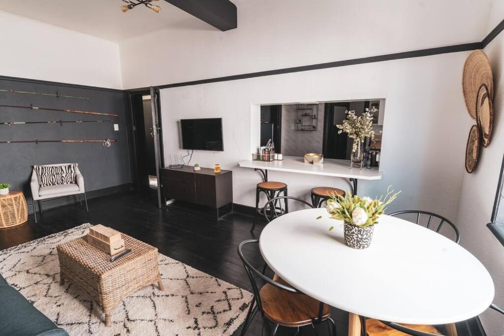 Cozy One-Bedroom In The Heart Of Sea Point Cidade Do Cabo Exterior foto