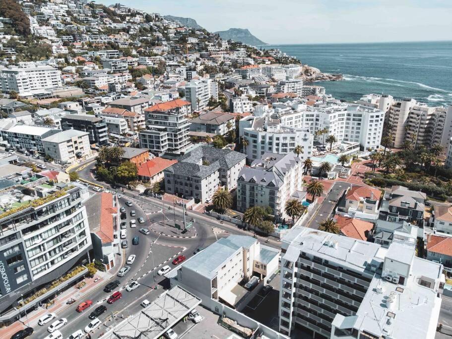 Cozy One-Bedroom In The Heart Of Sea Point Cidade Do Cabo Exterior foto