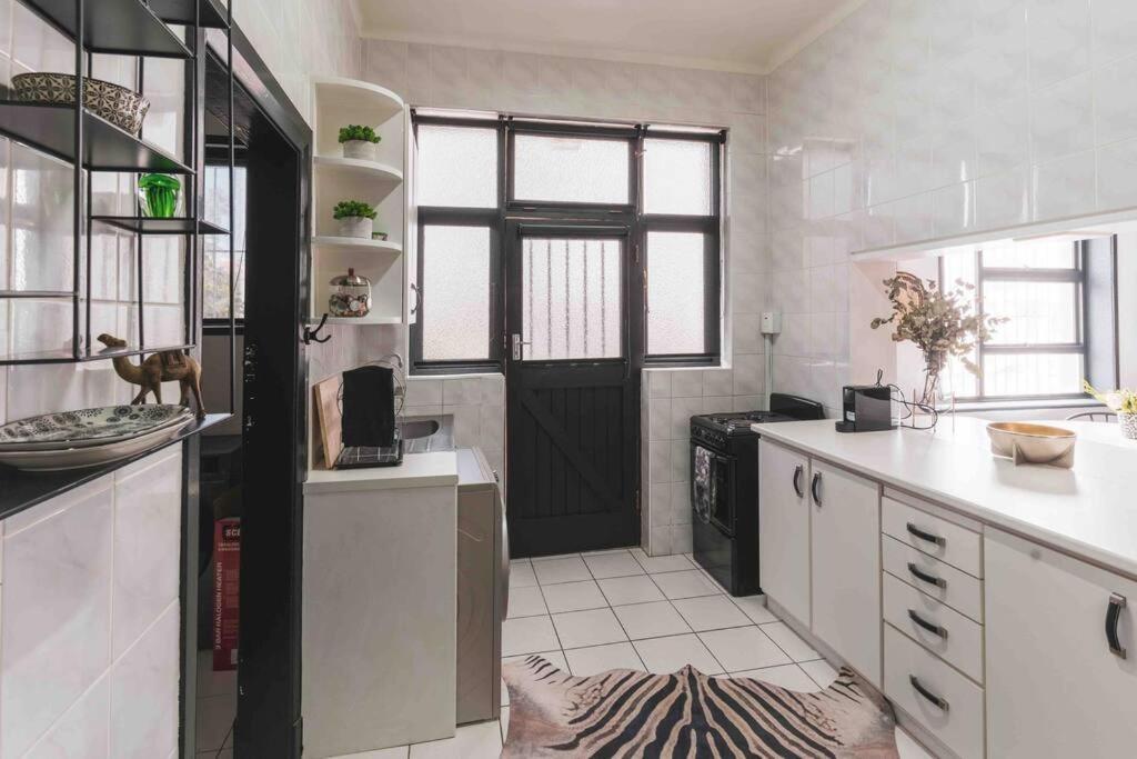 Cozy One-Bedroom In The Heart Of Sea Point Cidade Do Cabo Exterior foto